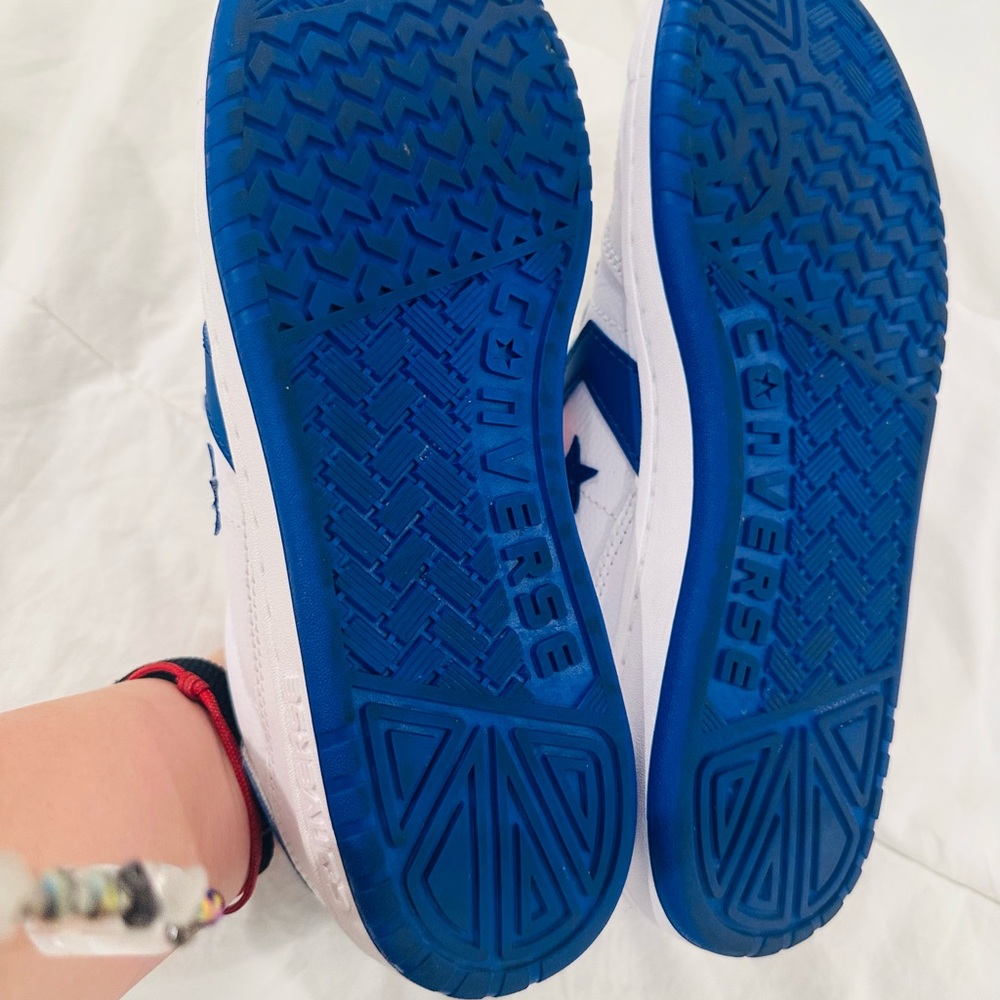 Converse Mens Size 8 & Women’s Size 9.5 Leather White and Blue Star Sneakers - Picture 5 of 5